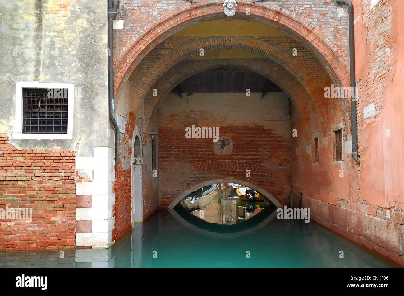 Campo Sant'Anzolo, Venedig: der Ort, wo Rio de S. Anzolo und Rio Malatin treffen. Stockfoto