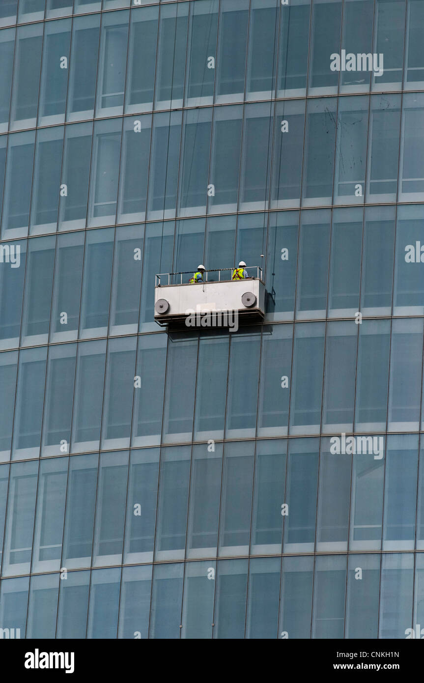 Fensterputzer des Wolkenkratzers in Bilbao, Baskenland, Spanien Stockfoto