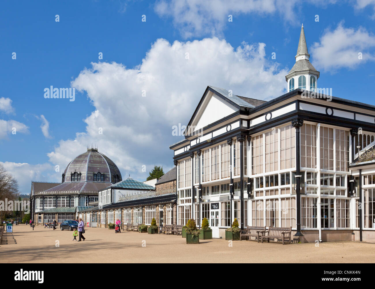 Die Octagon-Kuppel und das Konservatorium im Pavillion Gardens Buxton Spa Derbyshire Peak District England GB Europa Stockfoto