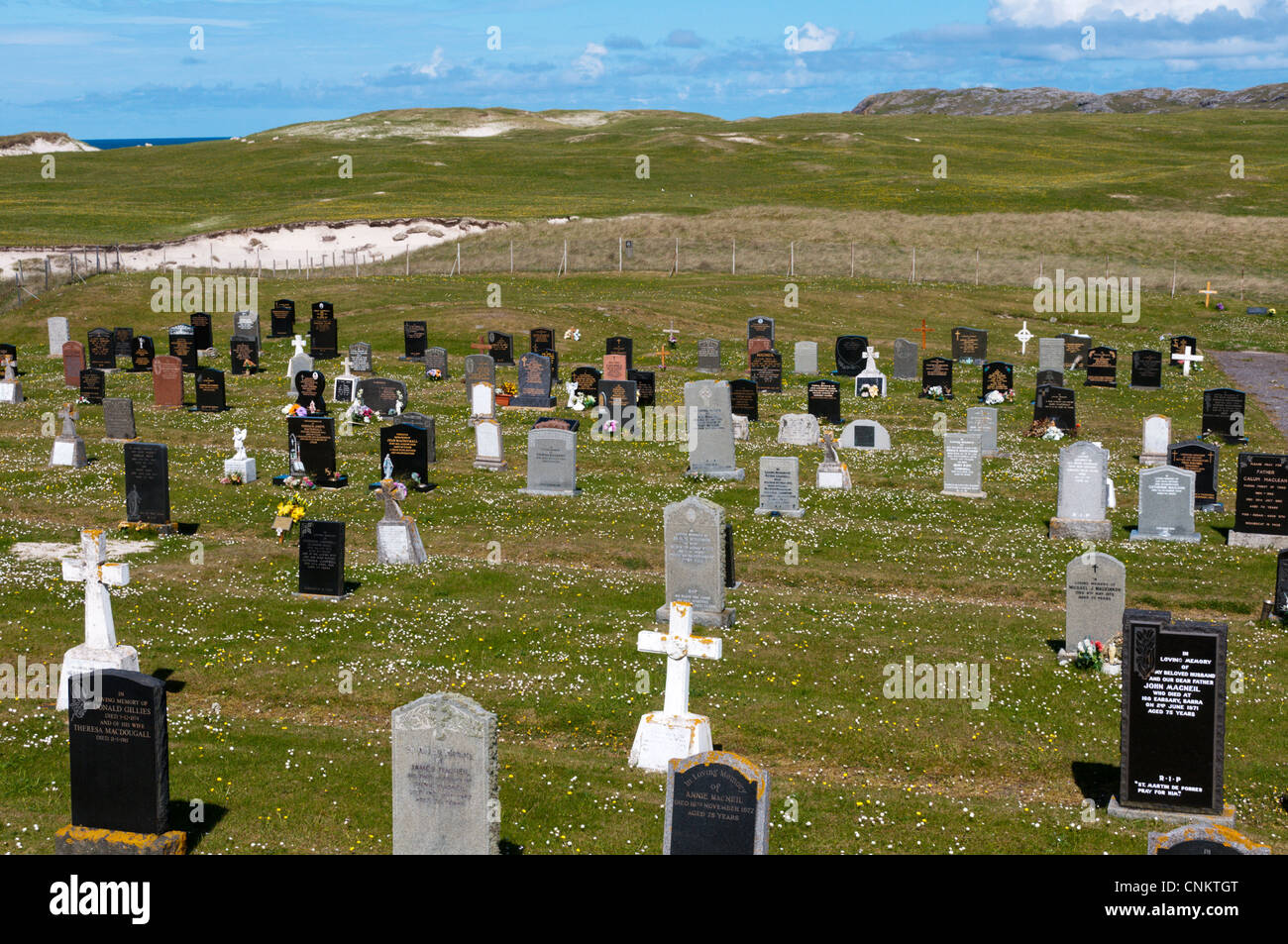 Friedhof auf der Machair bei Allathasdale auf West Küste von Barra in den äußeren Hebriden. Stockfoto