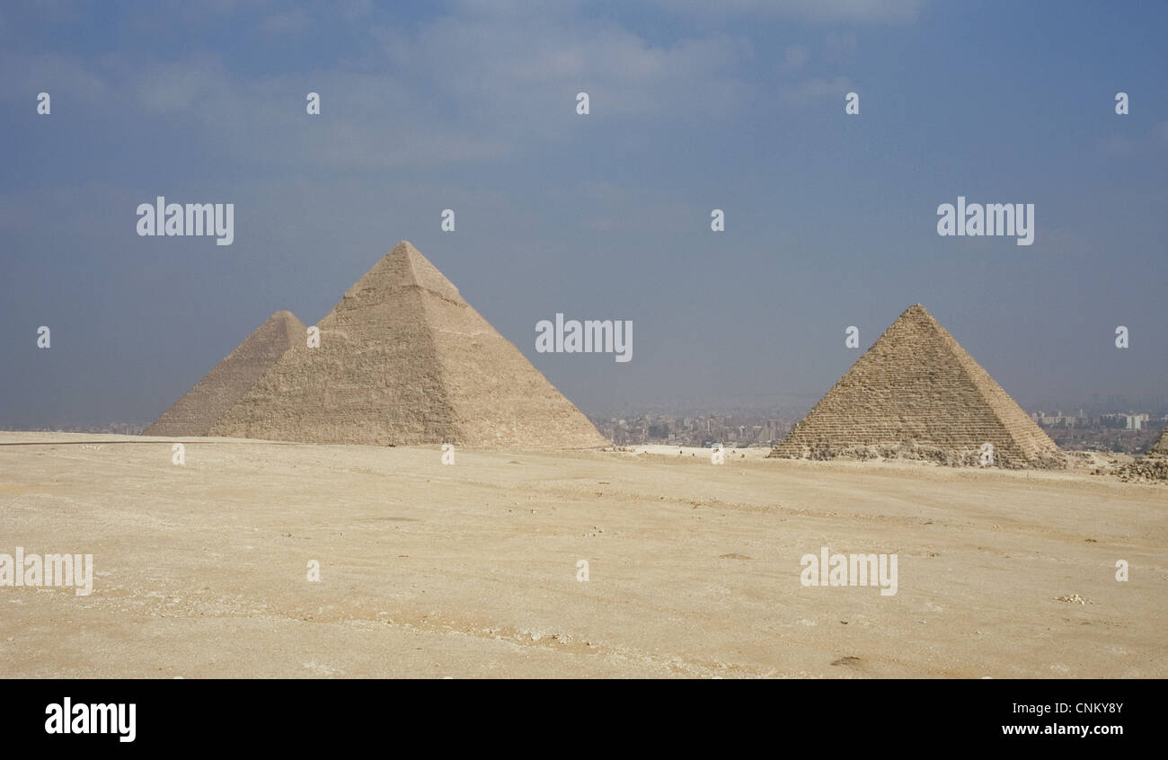 Ägypten. Die Pyramiden von Gizeh. Pyramide von Cheops oder Cheops Pyramide von Khafre oder Chephren und Mykerinos oder Mykerinos-Pyramide. Stockfoto