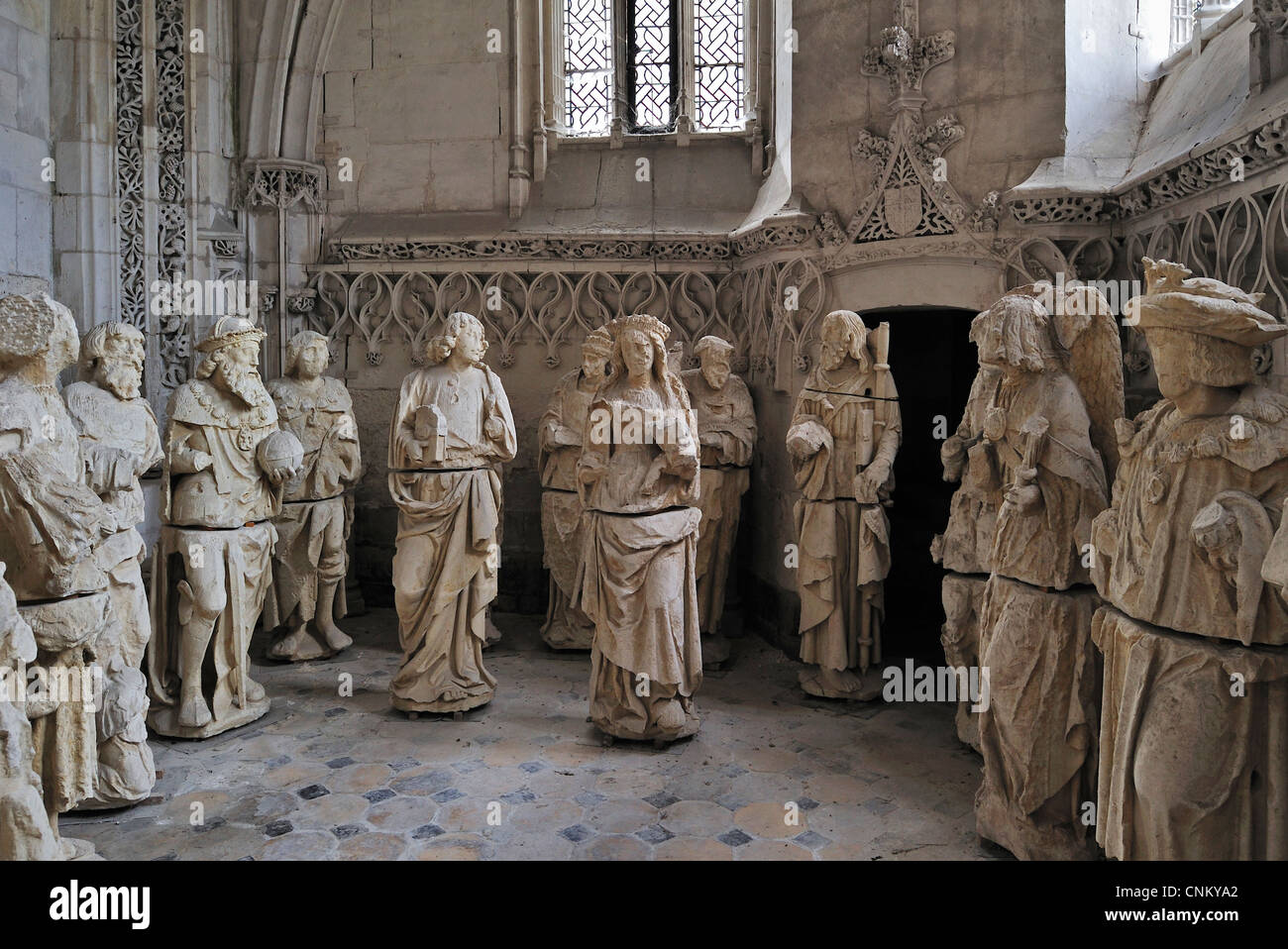 Skulpturen in der Kapelle des Heiligen Geistes / Chapelle du Saint-Esprit, im Flamboyantstil in der Rue, Picardie, Frankreich Stockfoto