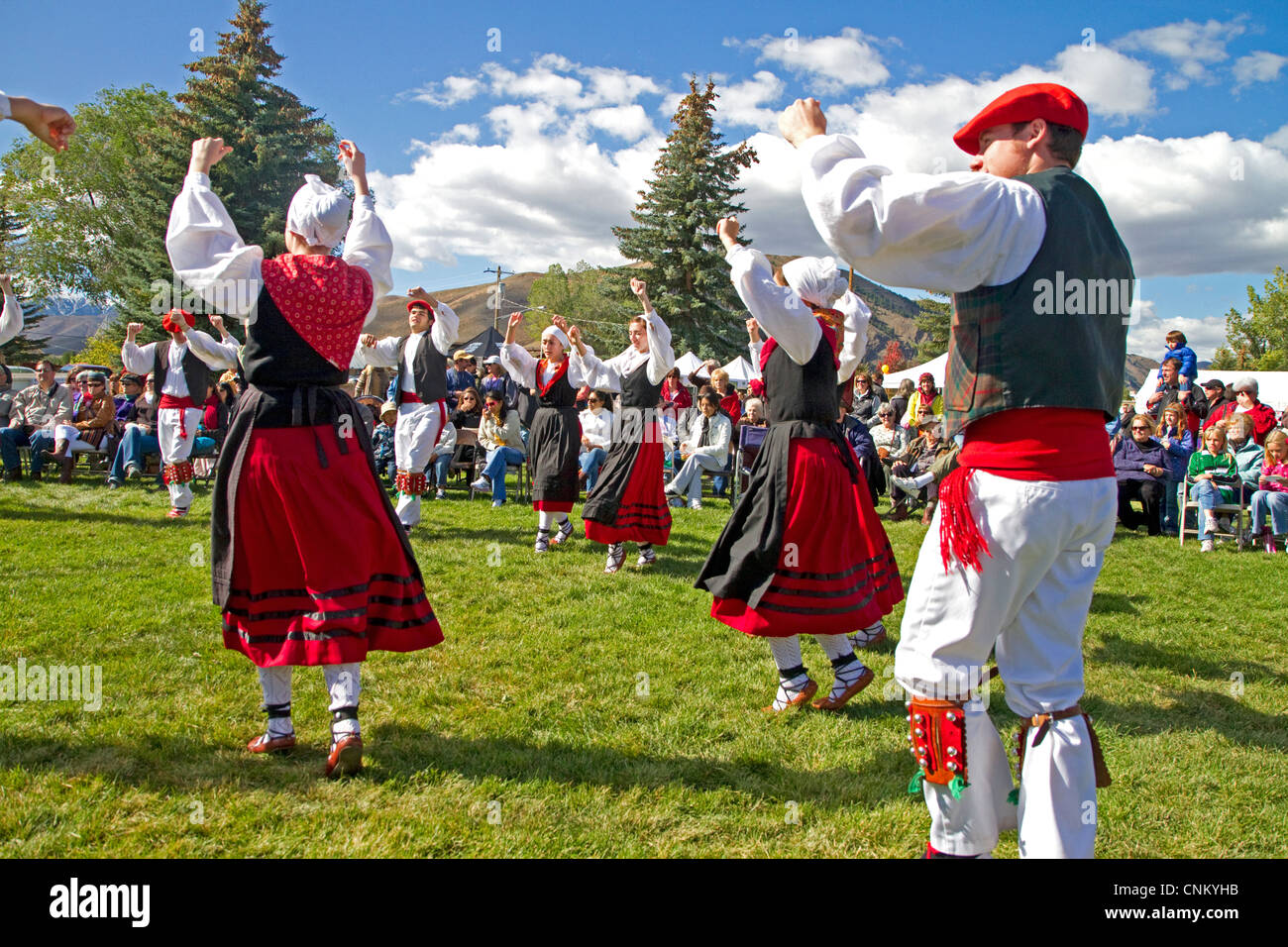 Die Oinkari baskischen Tänzer an der hinteren der Schafe Festival in Hailey, Idaho, USA. Stockfoto