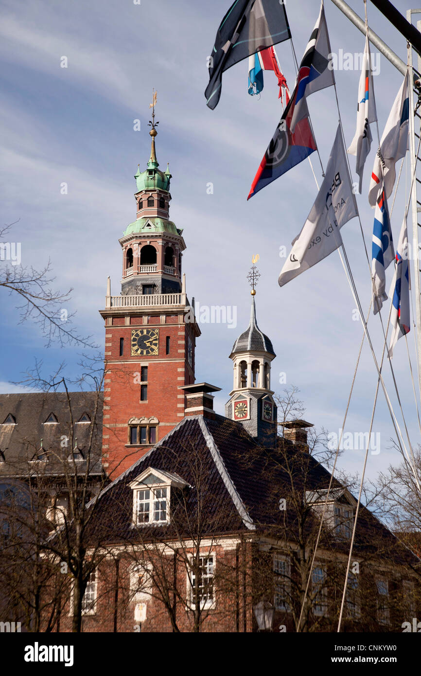 Historic wiegen Gebäude und Turm des historischen Rathauses in zentralen Leer, Ostfriesland, Niedersachsen, Deutschland Stockfoto