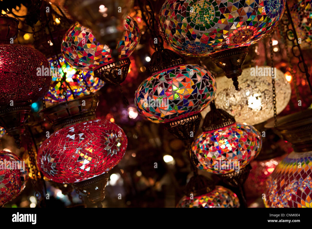 Glasmalerei Lampen auf dem Gran Basar, Istanbul, Türkei Stockfoto