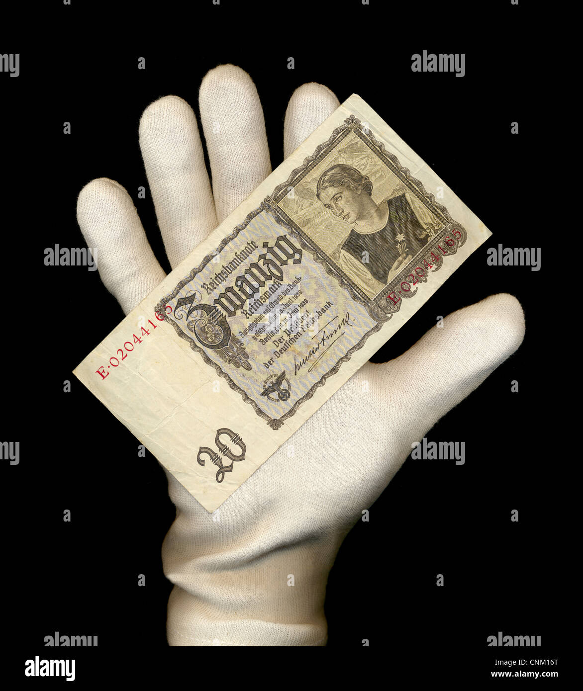 Eine Hand mit einem weißen Handschuh hält einen Banknote, Reichsbank, Wert 20 Reichsmark 1939, Deutschland, Europa Stockfoto