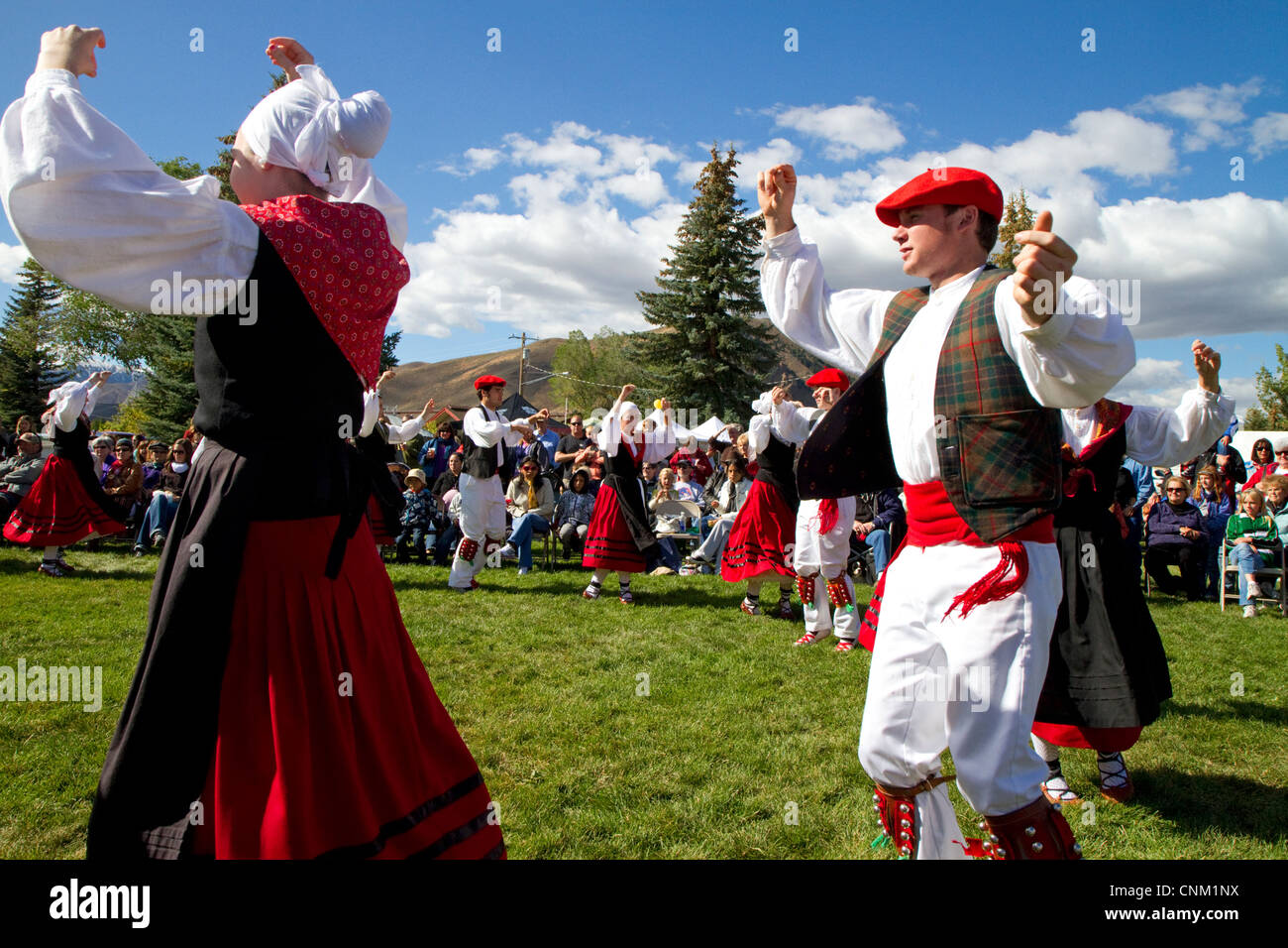 Die Oinkari baskischen Tänzer an der hinteren der Schafe Festival in Hailey, Idaho, USA. Stockfoto