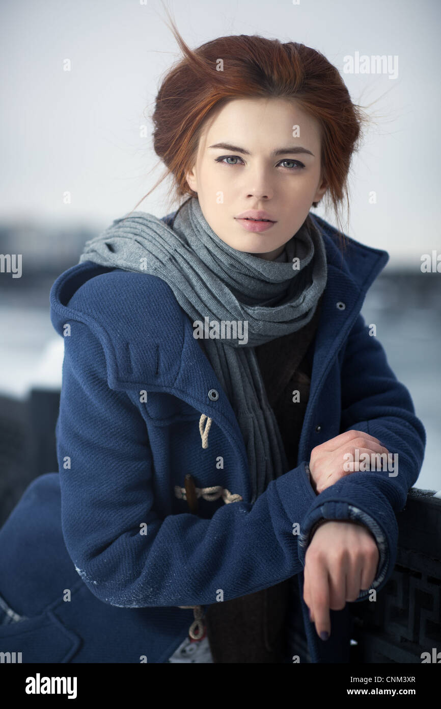 Junge Frau ruhigen Winter Porträt. Stockfoto