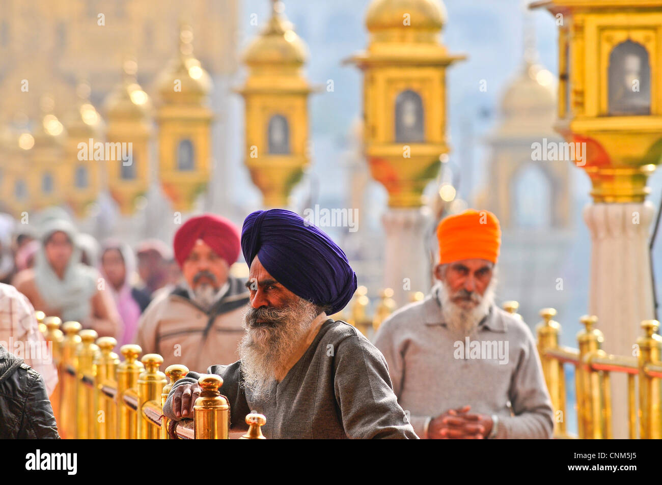 Asien Indien Punjab Amritsar Golden Tempel Bridge lernen, Hari Mandir Gläubigen Guru-wich Stockfoto