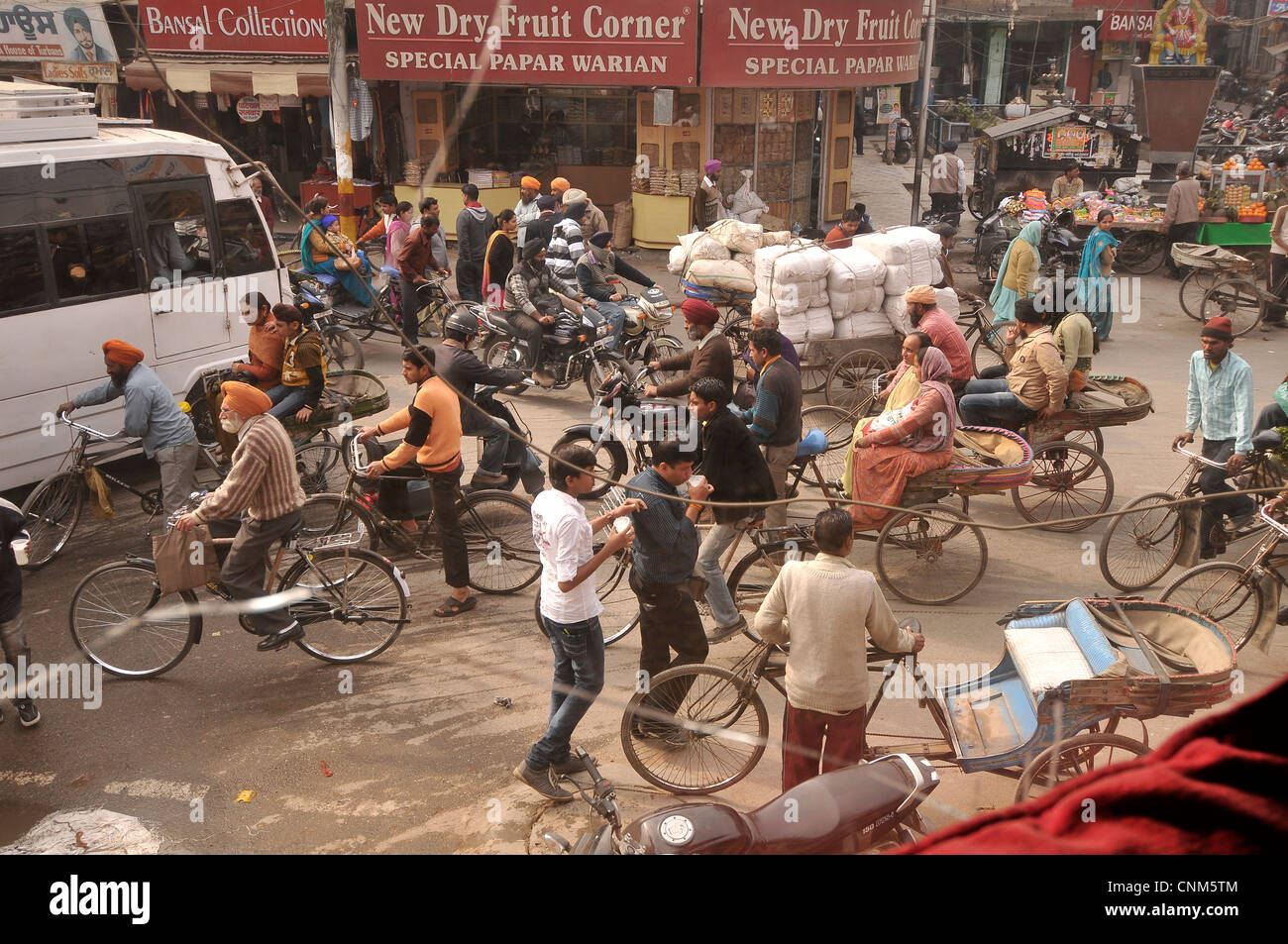 Asien Indien Punjab Amritsar dem chaotischen Verkehr der indischen Städte Stockfoto