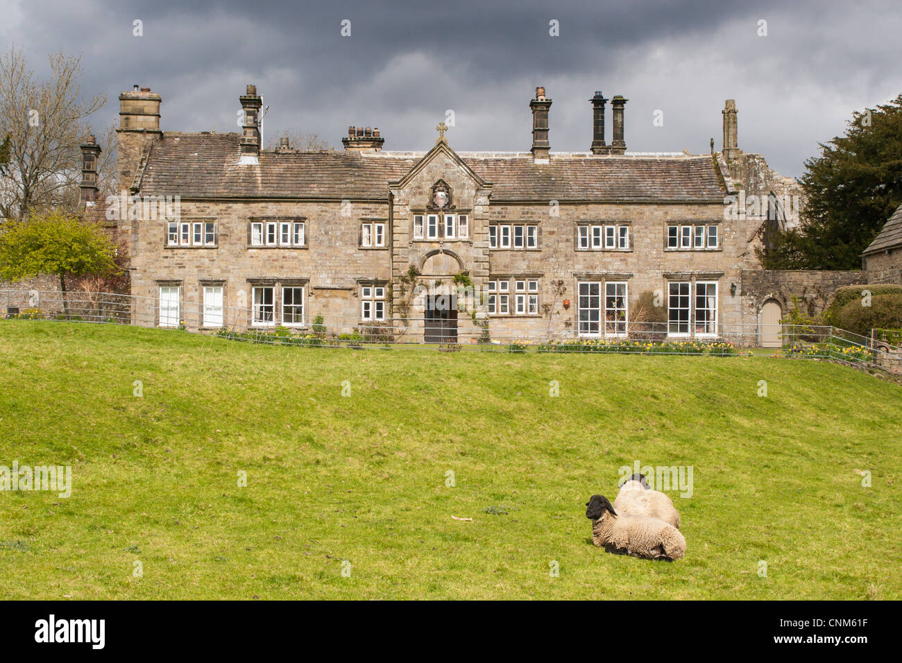 Ein Haus auf dem Bolton Abbey Anwesen in Wharfedale, North Yorkshire. Stockfoto