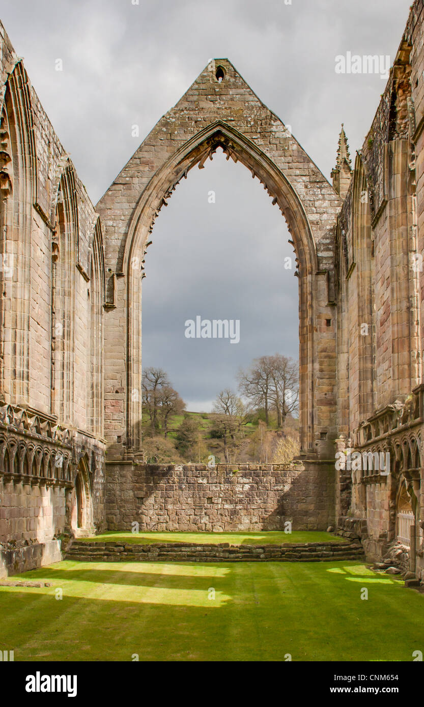 Ruinen des Klosters in Bolton Abbey, Wharfedale, North Yorkshire. Stockfoto