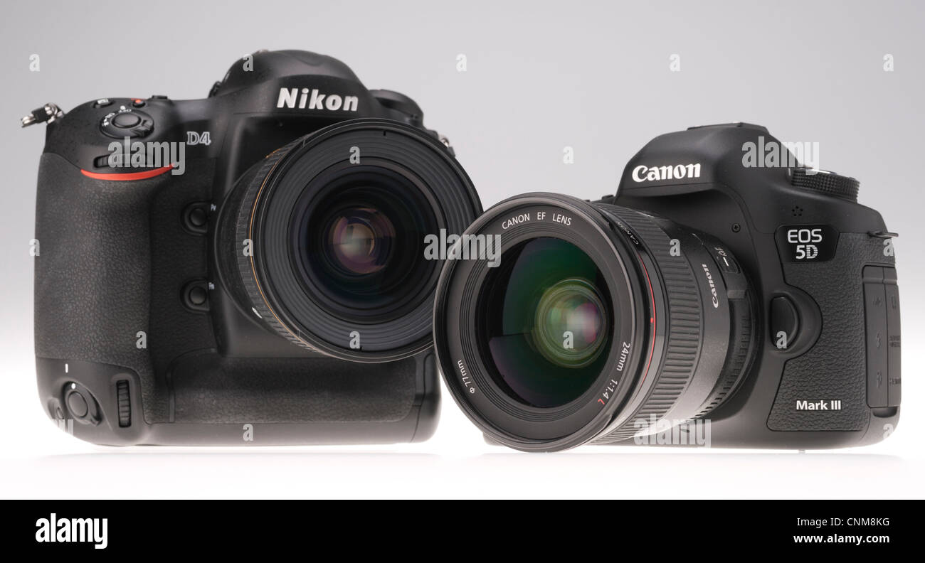 Fotoausrüstung - Nikon D4 und Canon EOS 5D MkIII DSLRs, professionelle Ausrüstung 2012 Stockfoto