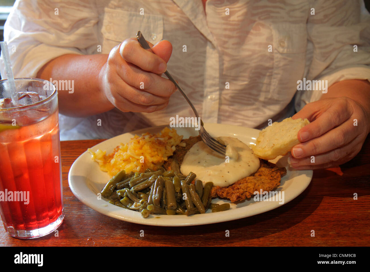 Fort Ft. Lauderdale Florida, Cracker Barrel, Restaurant Restaurants Essen Essen Essen Cafe Cafés, Teller, Essen, Mittagessen, Frau weibliche Frauen, übergewichtige fettleibige Adipositas Stockfoto