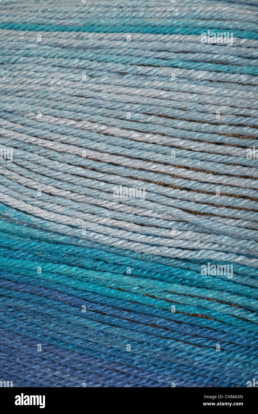 Knäuel einer Farbe Wolle für Handarbeiten Stockfoto