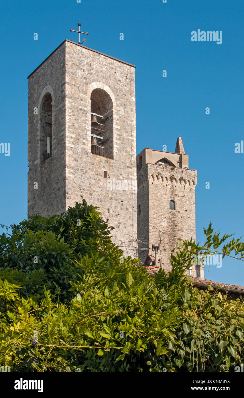 Glockenturm der Collegiata di Santa Maria Assunta Church und Torre Grossa Turm, San Gimignano, Toskana (Toscana), Italien Stockfoto