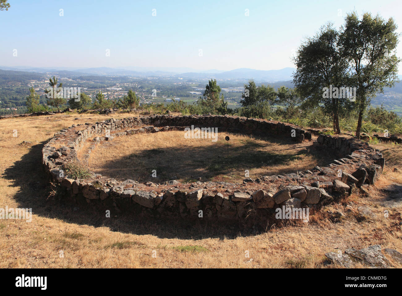 Reste von einem runden Haus in der keltischen Hügel Siedlung aus der Eisenzeit bei Citania de Briteiros, Minho, Portugal, Europa Stockfoto
