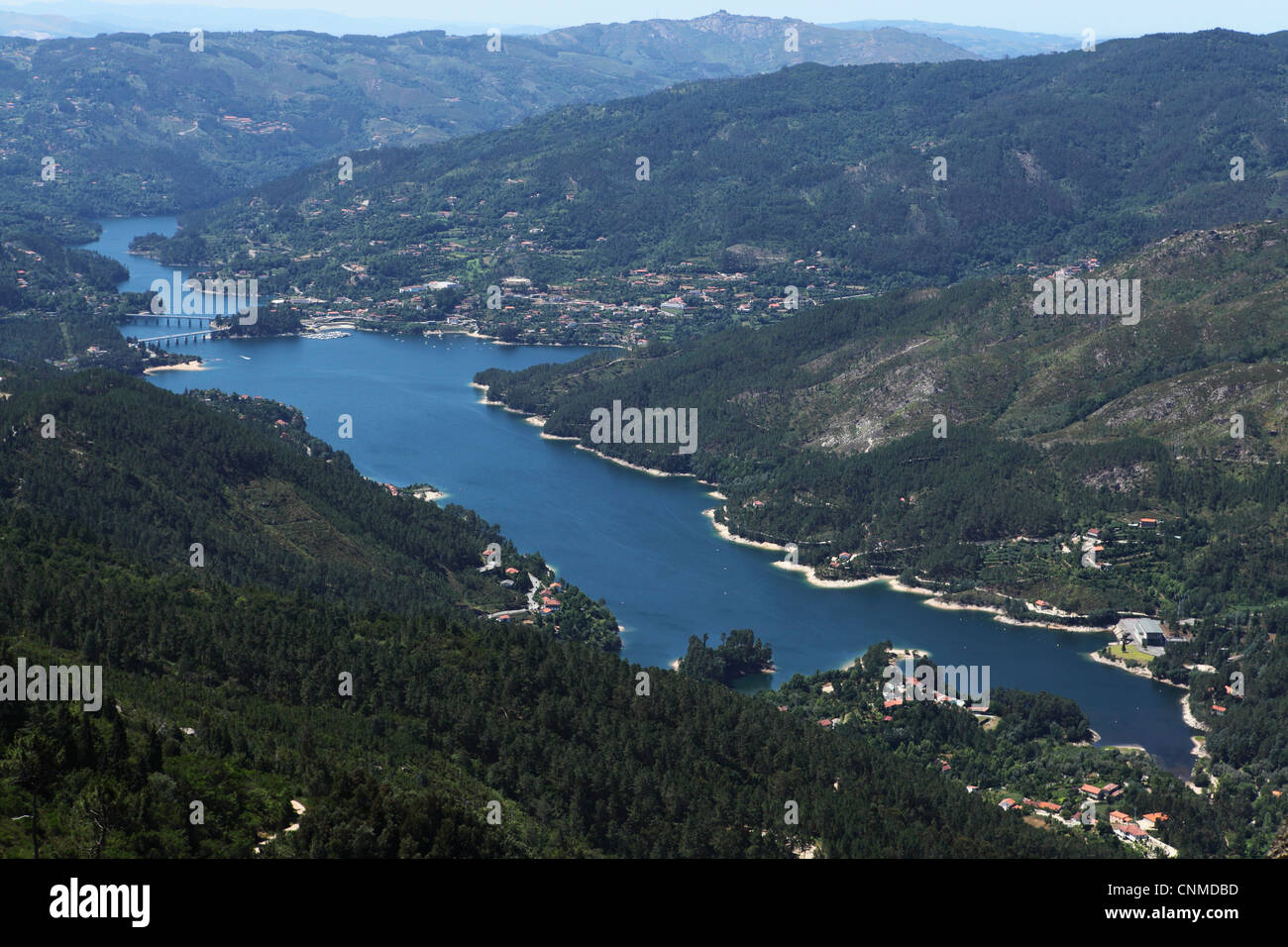 Der Canicada-Stausee (Barragem da Canicada) im Nationalpark Peneda-Geres, Minho, Portugal, Europa Stockfoto