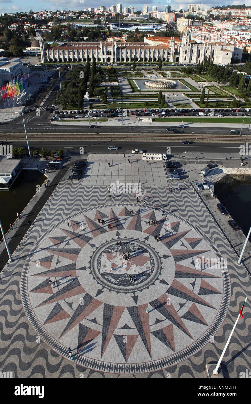 Der 50m Durchmesser Windrose charts portugiesischen Entdeckungen in der Nähe das Hieronymus-Kloster, Belem, Lissabon, Portugal, Europa Stockfoto