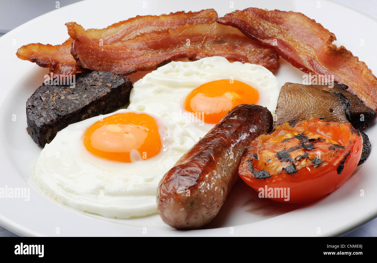 englisches Frühstück Speck und Eiern Fry-up im Restaurant gesund ungesund Stockfoto