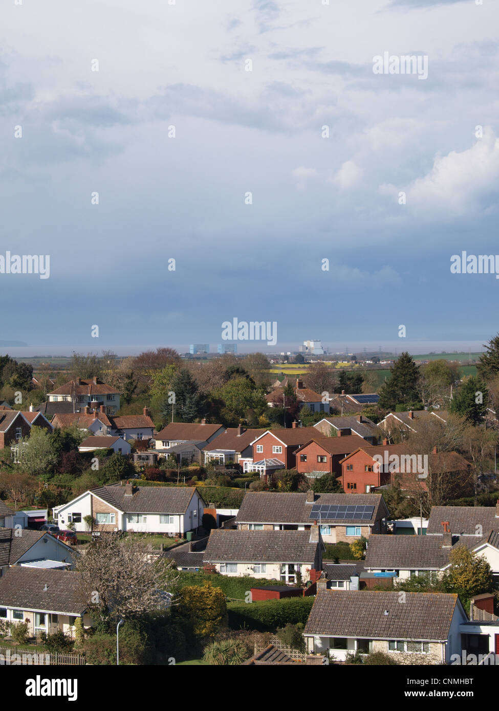 Hinkley Point Nuclear Power Station mit Nether Stowey im Vordergrund. Somerset. UK Stockfoto