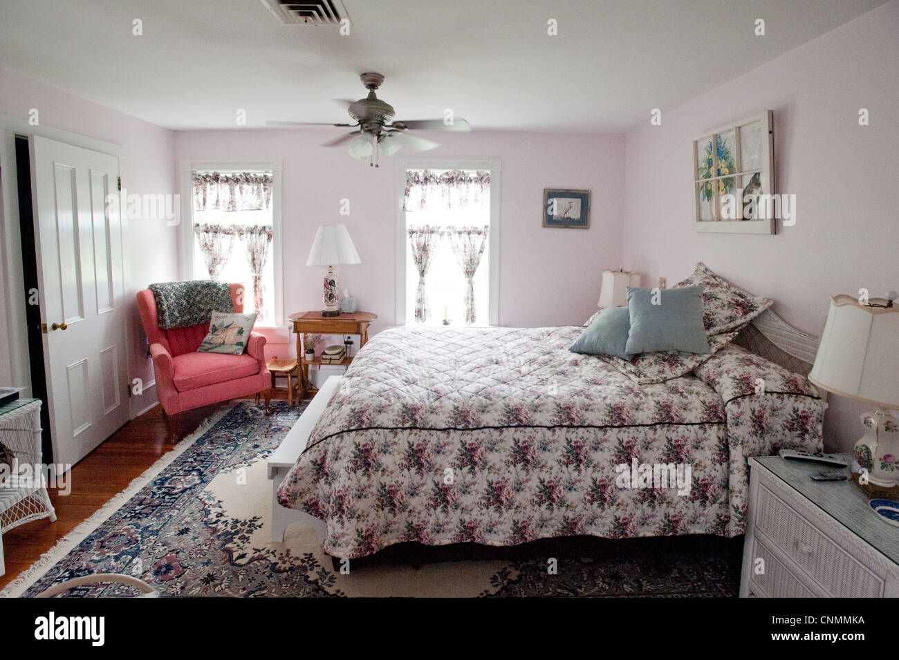 Schlafzimmer mit Antiquitäten in einem Bauernhaus Bed And breakfast Stockfoto