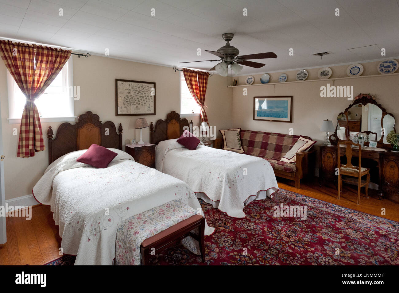 Schlafzimmer mit Antiquitäten in einem Bauernhaus Bed And breakfast Stockfoto