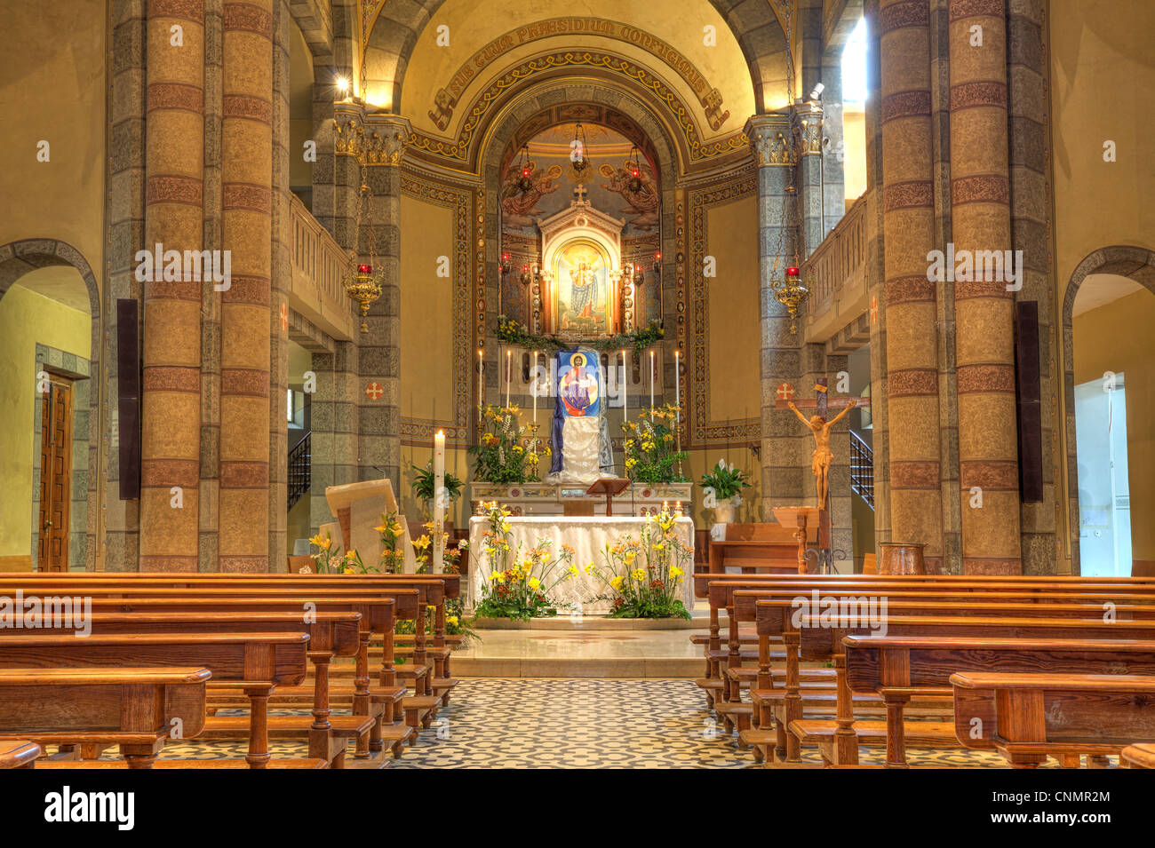 Madonna Moretta Catholic Kirche Innenansicht in Alba, Norditalien. Stockfoto