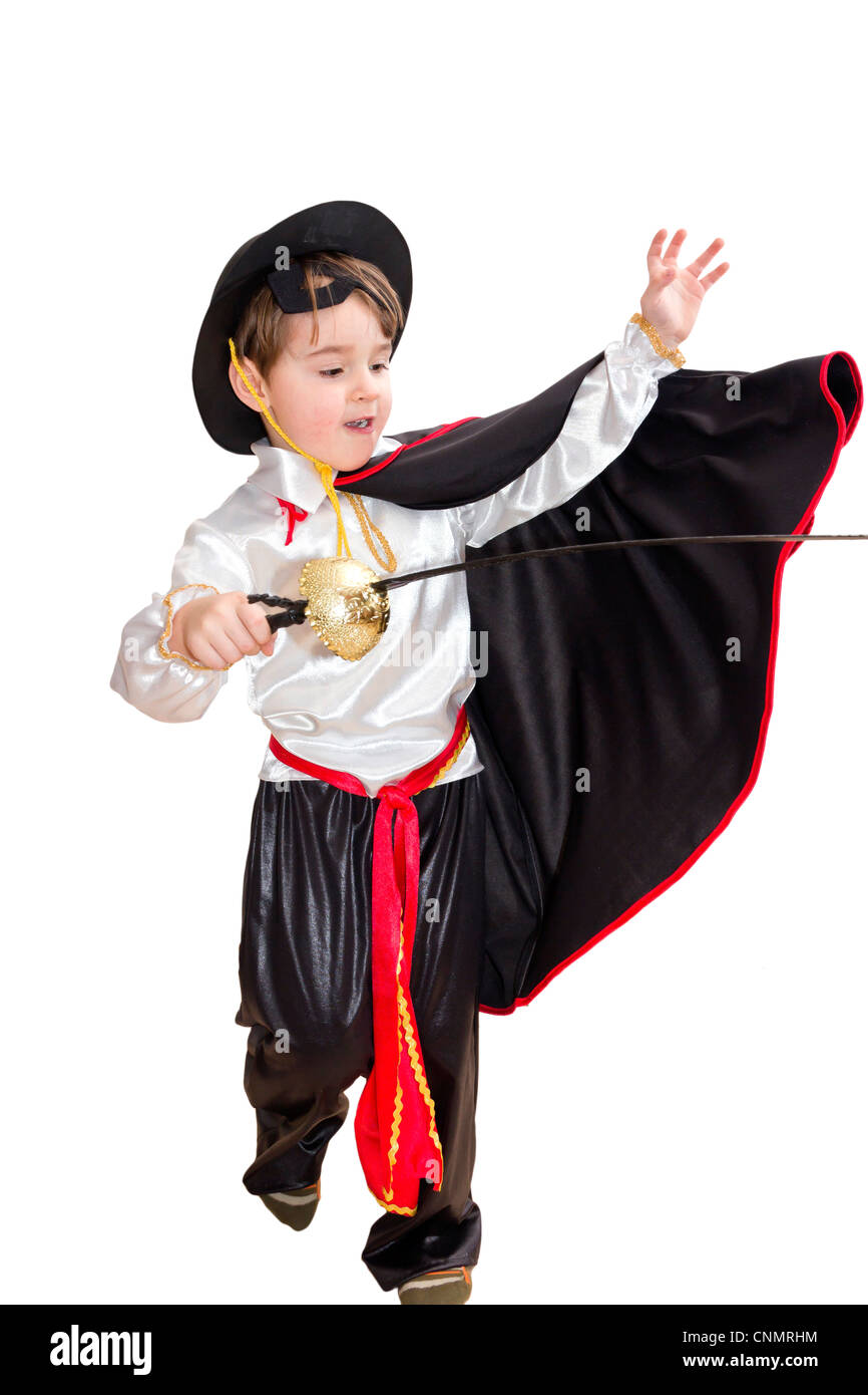 Junge mit Karnevalskostüm. Kleine Kämpfe Zorro. Stockfoto