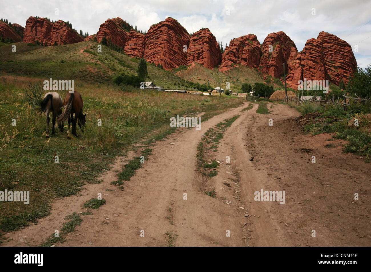 Sieben Bullen rock-Formation in der Nähe von Jeti Ogus Resort in Terskey Ala-Too Gebirge Tian Shan, Kirgisistan. Stockfoto
