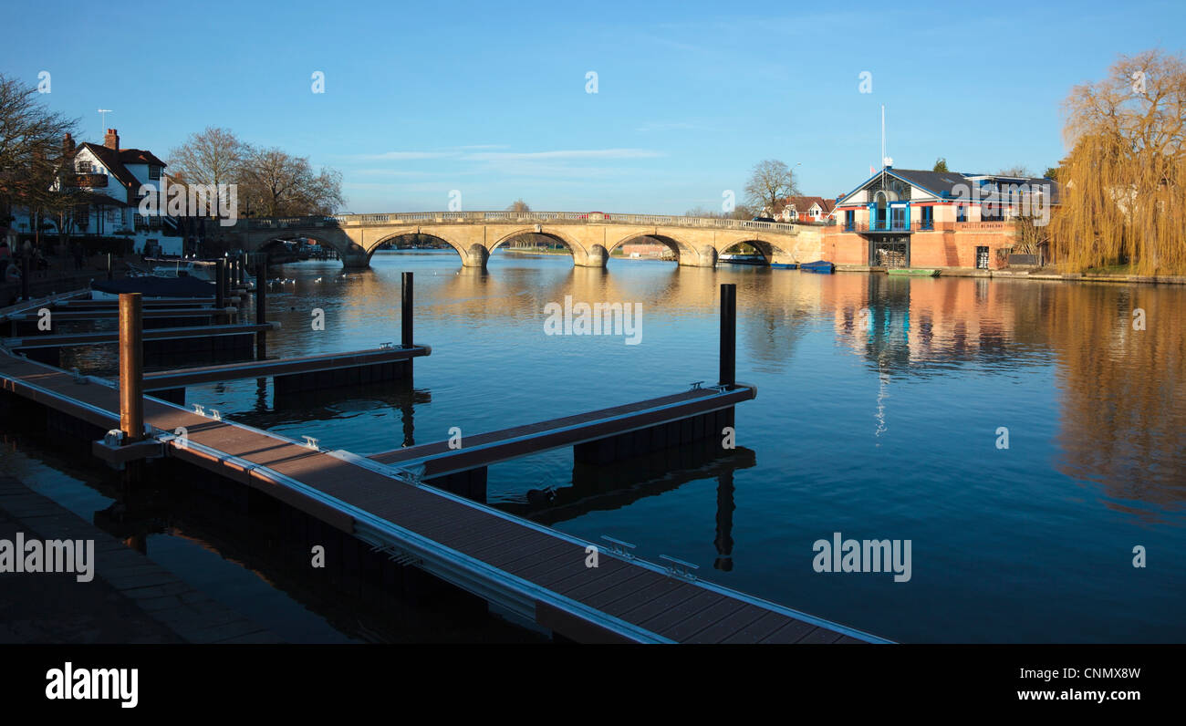Winkel auf die Brücke, Henley Bridge und Henley Royal Regatta am Hauptsitz Henley on Thames-Oxfordshire-England-UK Stockfoto