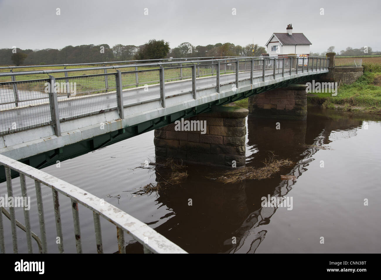 Mautpflichtige Brücke Fluss verbindet Bezirke Fylde Wyre Cartford Mautbrücke Fluß Wyre in der Nähe von großen Eccleston Lancashire England Stockfoto