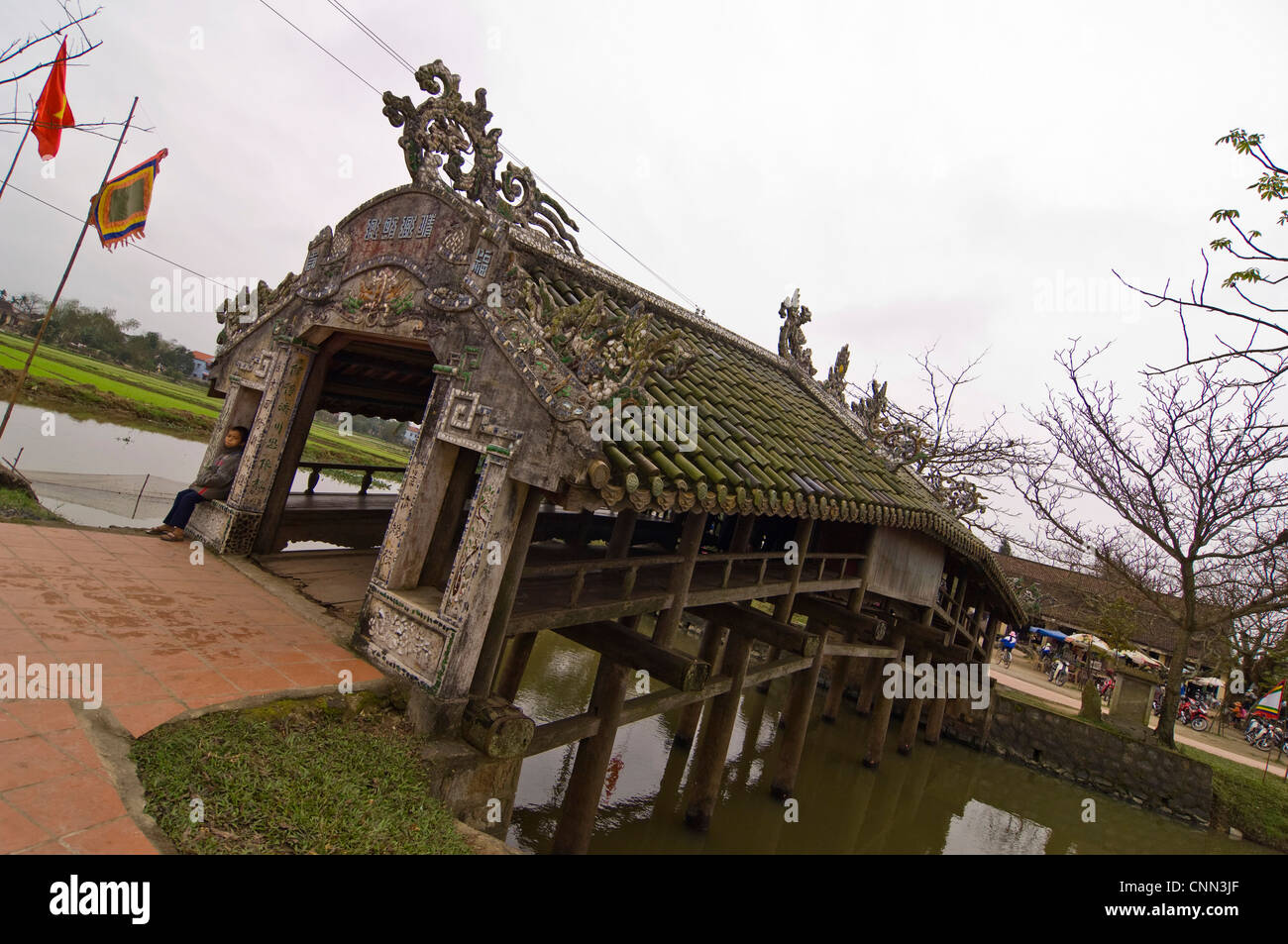 thanh-toan-ziegeldachbr-cke-fotos-und-bildmaterial-in-hoher-aufl-sung