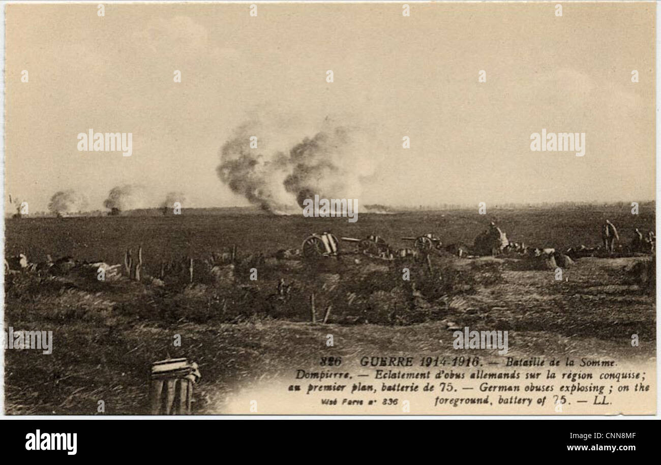 Archivfotos und Postkarten aus dem Ersten Weltkrieg, die den Grabenkrieg und die Beteiligung des Royal Flying Corps zwischen 1915 und 1917 illustrieren. Stockfoto