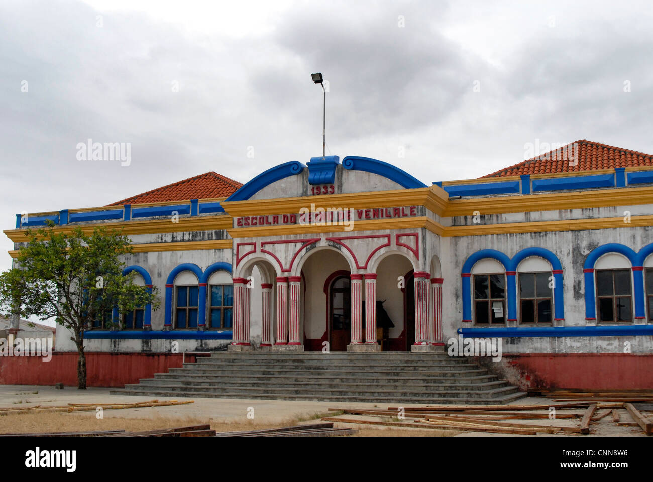 Escola Reino de Venilale, ein Beispiel der portugiesischen kolonialen Architektur im Distrikt Baucau Osttimor. Stockfoto