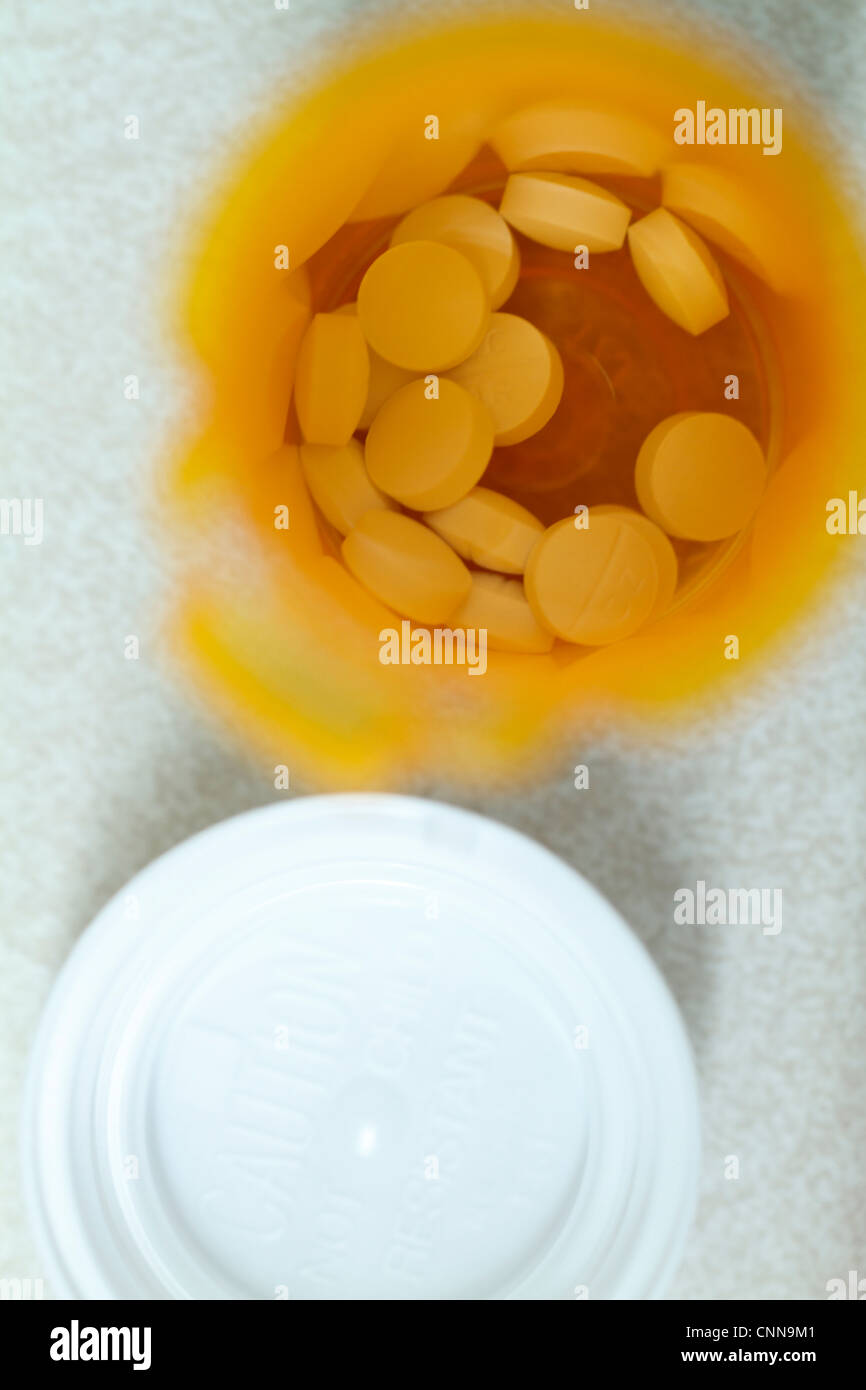 Tabletten in einer Apotheke Durchstechflasche von einem Top-down-Sicht Stockfoto