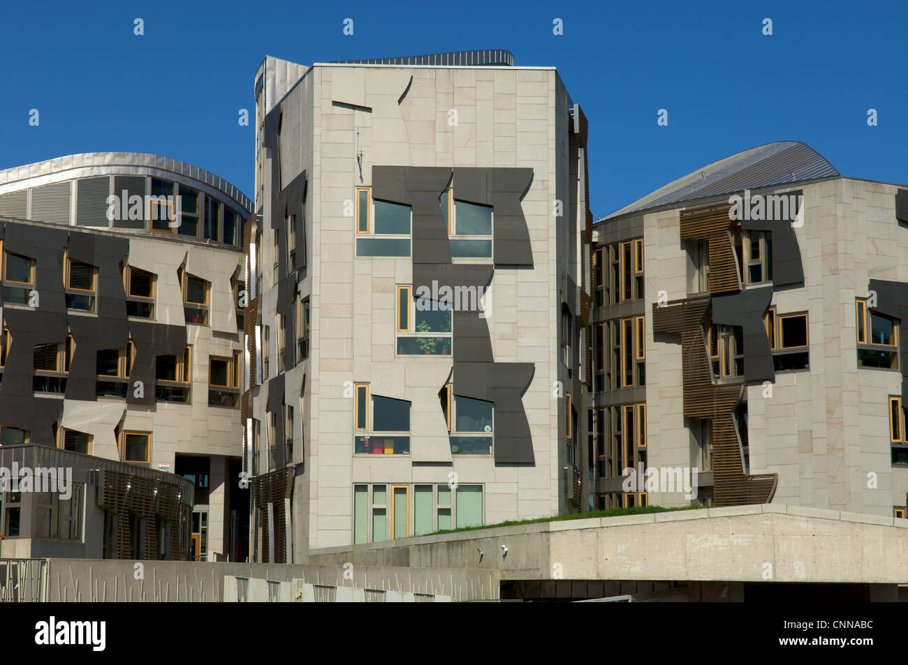 Das schottische Parlamentsgebäude in Edinburgh, Schottland, entworfen von Enric Miralles. Stockfoto