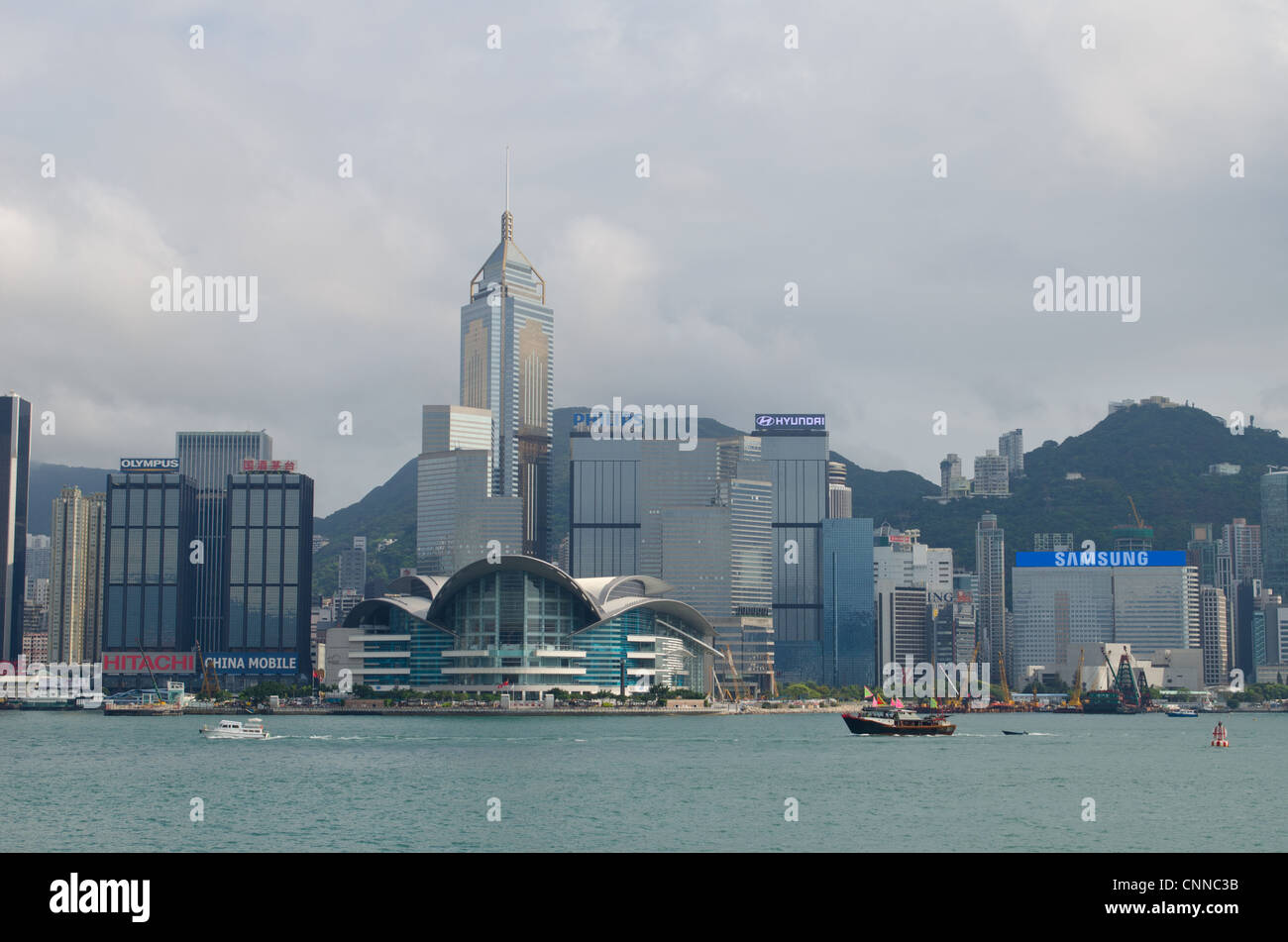 Blick auf den Victoria Hafen von Kowloon Seite, Hong Kong, China Stockfoto