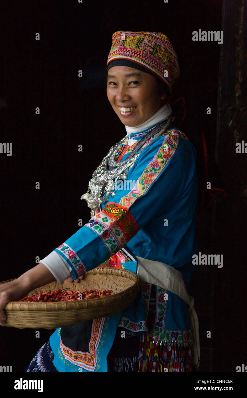 Xijia Frau in Tracht, Kaili, Guizhou, China Stockfoto