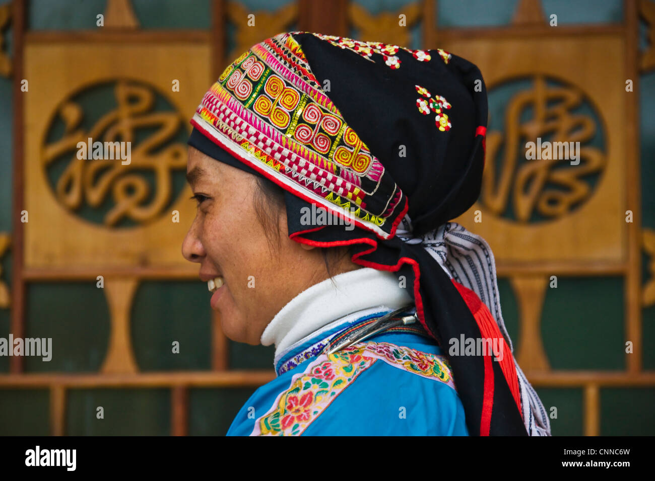 Xijia Frau in Tracht, Kaili, Guizhou, China Stockfoto