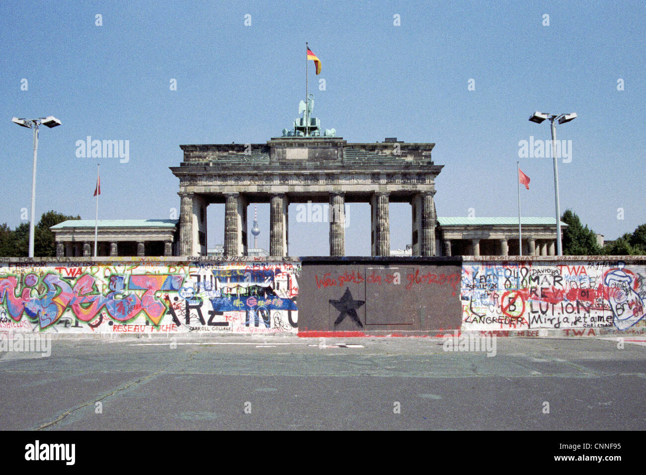 Die Berliner Mauer am Brandenburger Tor im Jahr 1989 Stockfoto