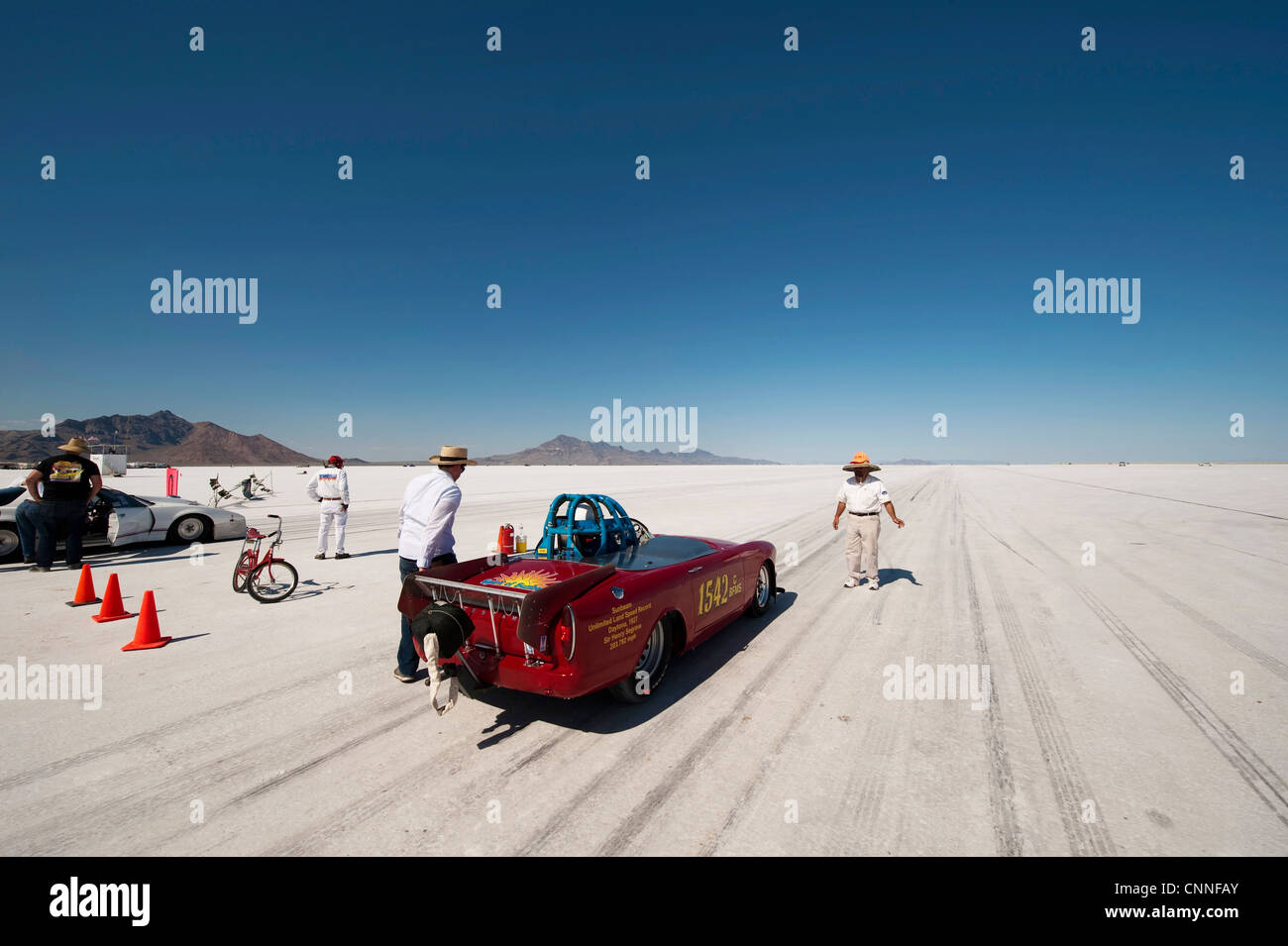 Salzsee von Bonneville speed Woche Retro-Motorrad Rennfahrer in den USA, Hot-Rod auf weißen Salinen Stockfoto