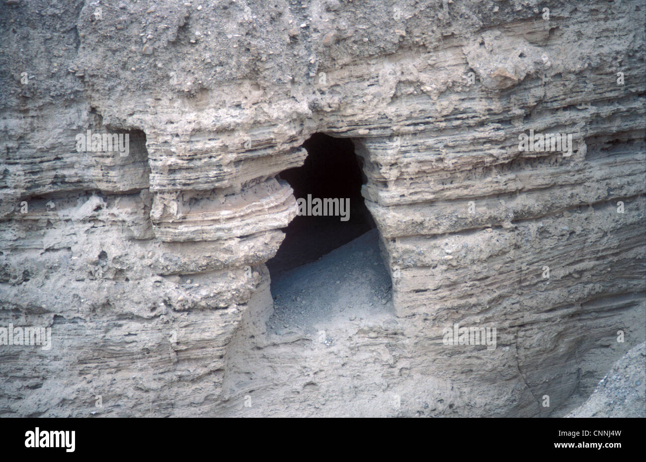Qumran, Israel. Höhle in die Schriftrollen vom Toten Meer gefunden wurden. Stockfoto