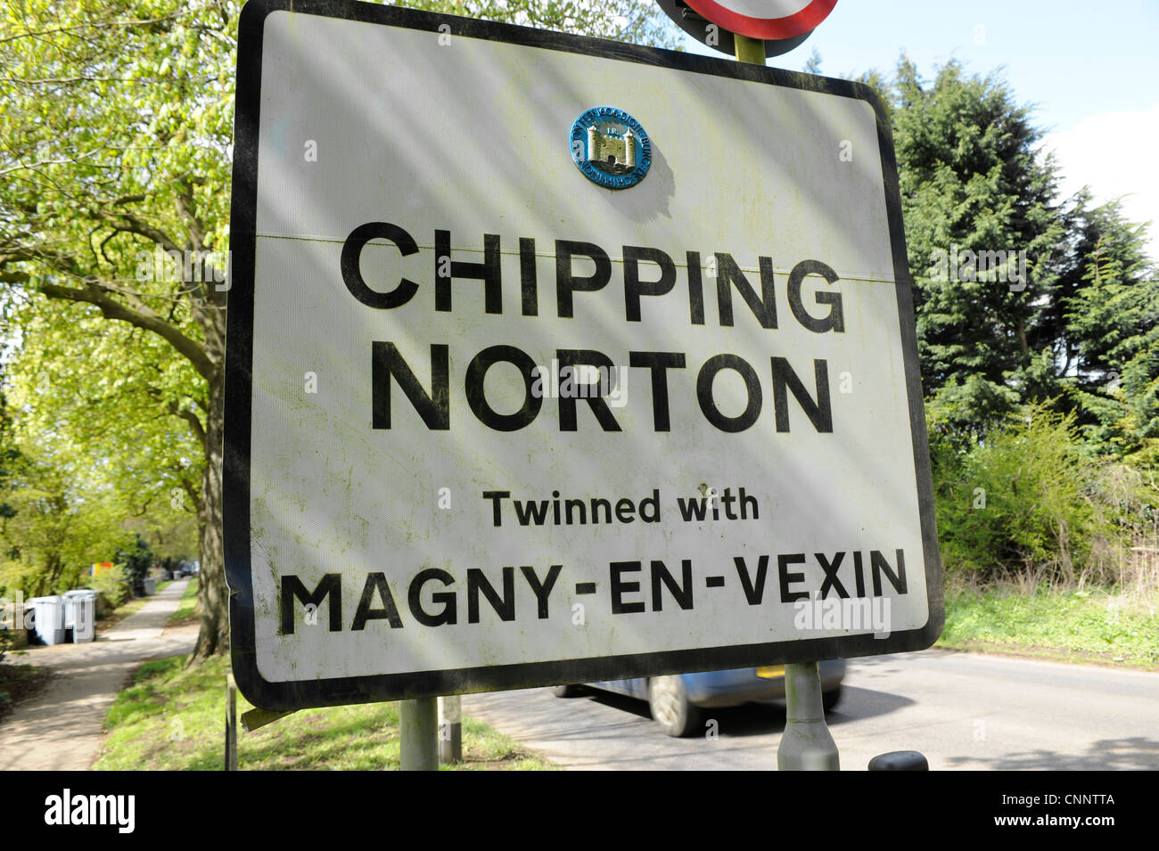 Chipping Norton Ortstafel in London Road Stockfoto