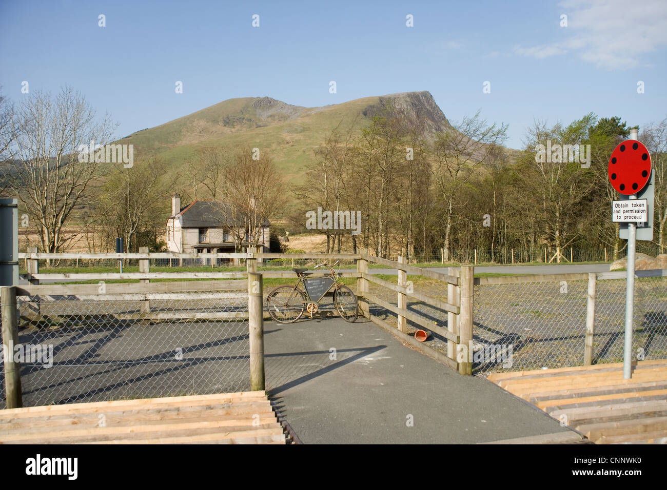 Y-Garn und Nantlle Ridge von Welsh Highland Railway Station in Rhyd Ddu in Snowdonia, Nordwales Stockfoto