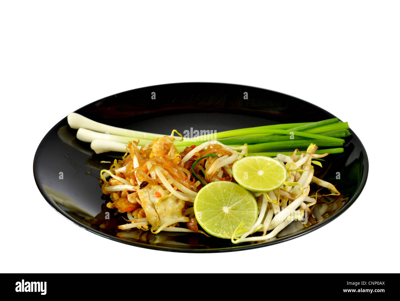 Lieblings-Thai-Küche, Thai-Food Pad Thai, Stir Fry Nudeln auf schwarzem Teller Stockfoto
