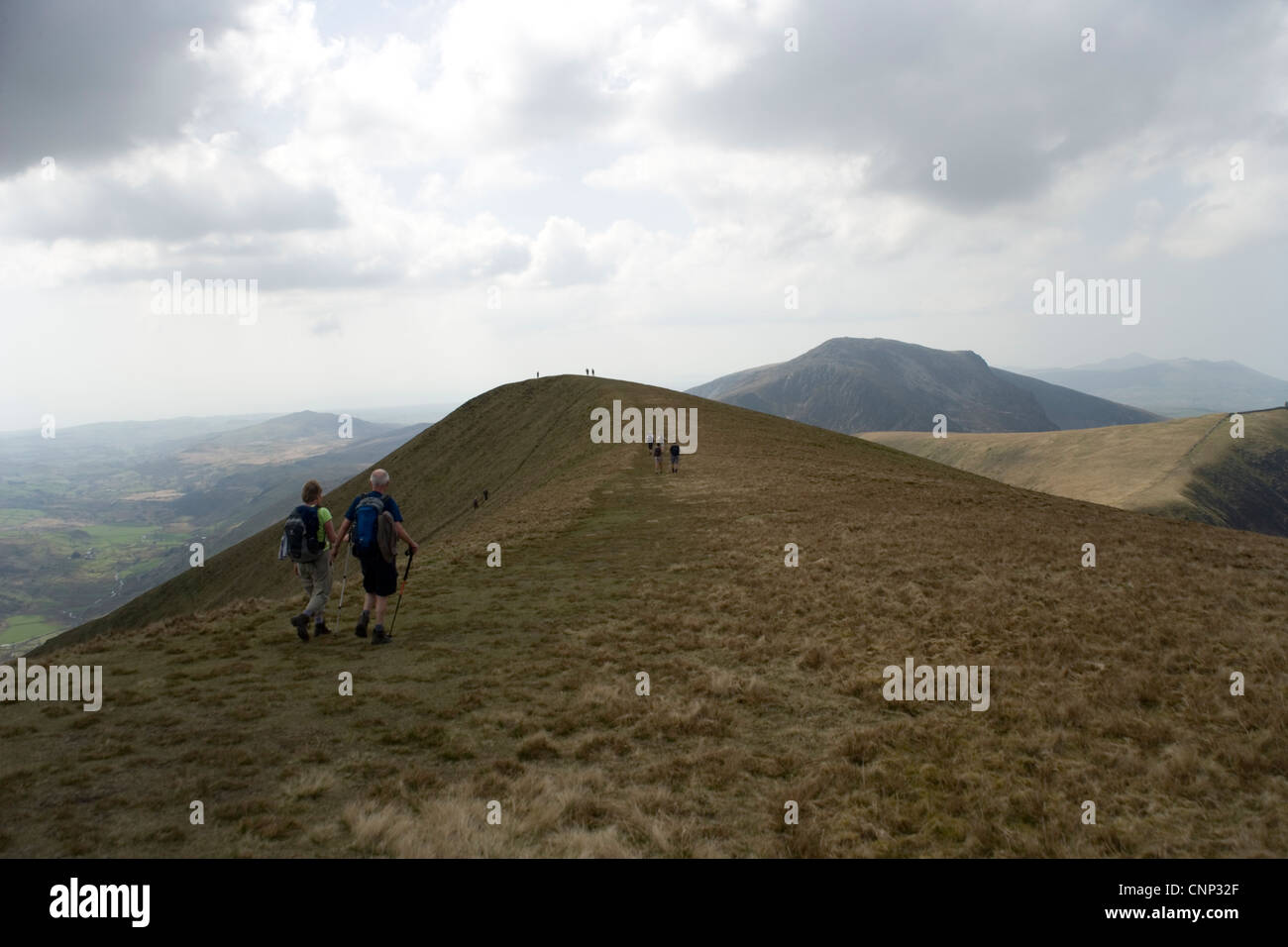 Wanderer auf Nantlle Ridge in Snowdonia in Nord-Wales Stockfoto