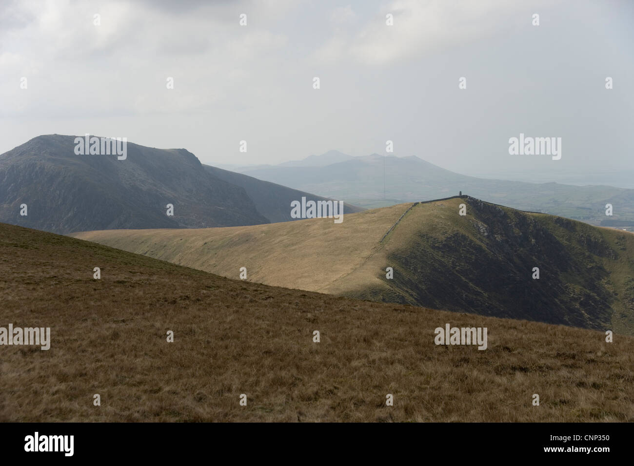 Obelisk auf Nantlle Ridge in Snowdonia in Nord-Wales Stockfoto