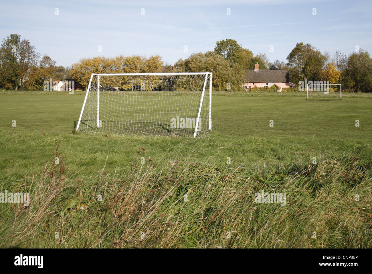 Torpfosten auf Dorf Football pitch, Mellis Common, Mellis, Suffolk, England, The Carnser, Oktober Stockfoto
