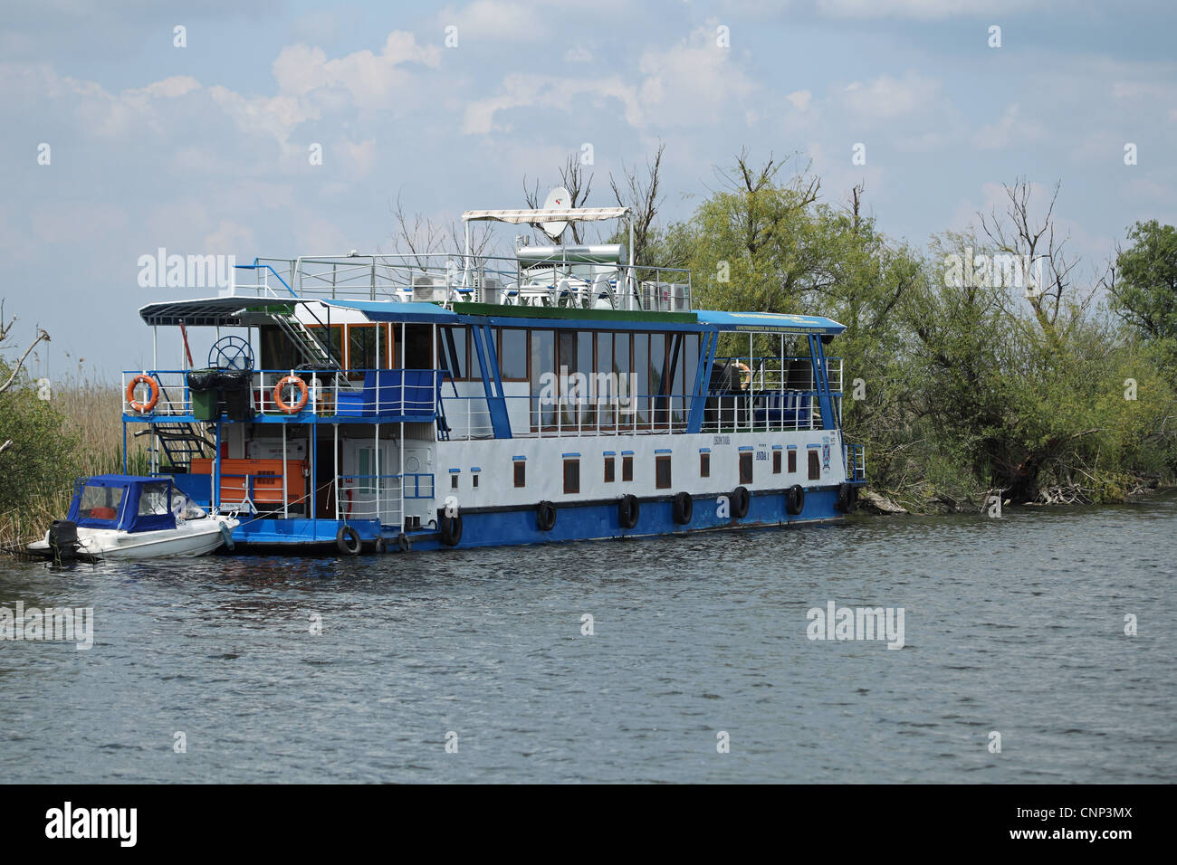 Tourist-Ponton-Boot, Tulcea, Donau, Donaudelta, Dobrudscha, Rumänien, kann Stockfoto